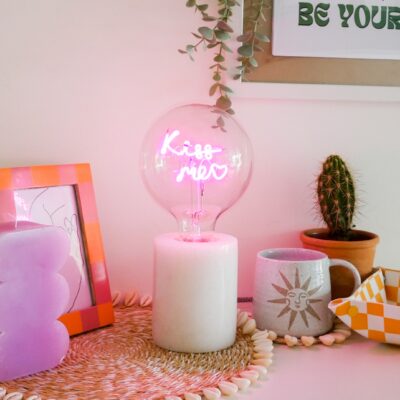 KISS ME LED Filament Bulb (Screw Down Style)