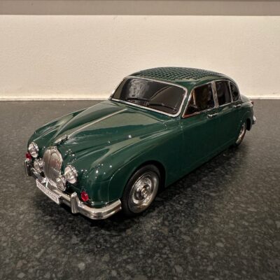 Jaguar MKII Classic Car Portable Bluetooth Speaker & FM Radio (Green)