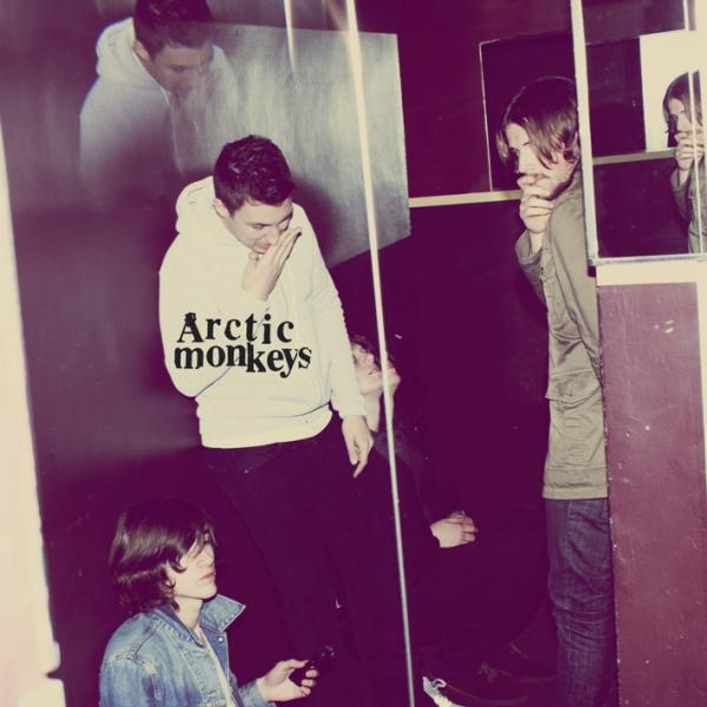 Arctic Monkeys – Humbug — barcode 5034202022015